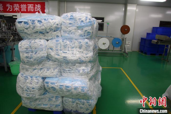 湖北枝江“口罩工廠” 日產(chǎn)13萬(wàn)口罩抗擊疫情，個(gè)人衛(wèi)生用品銷售創(chuàng)新高